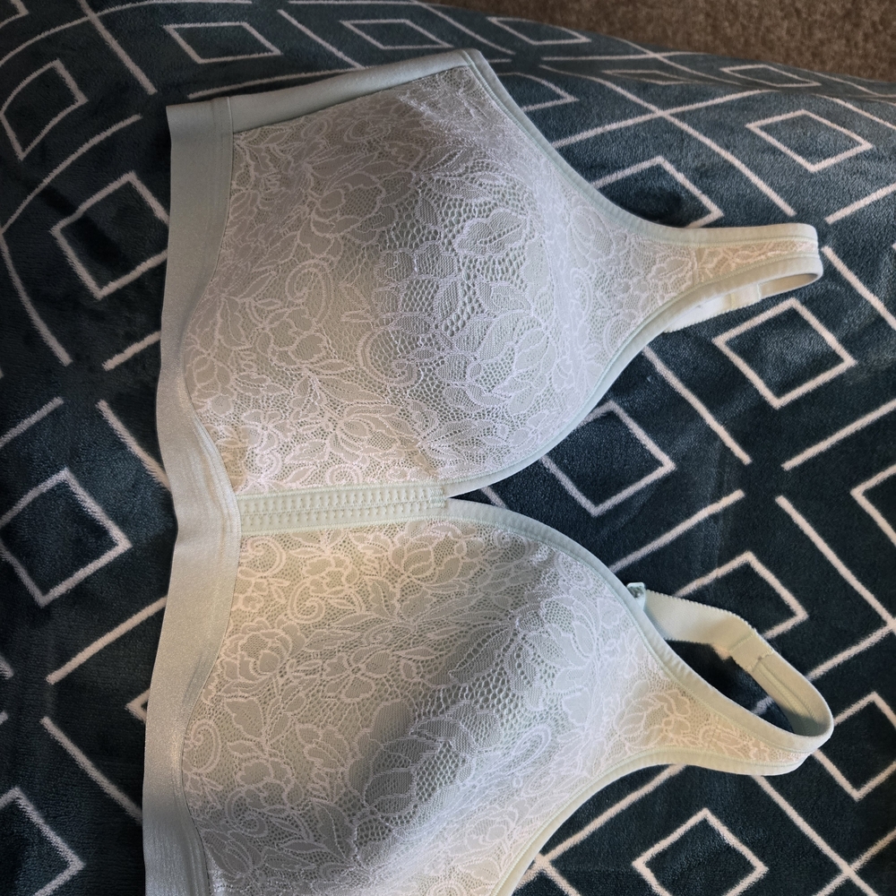 Cacique Lace Bra in Soft Cream